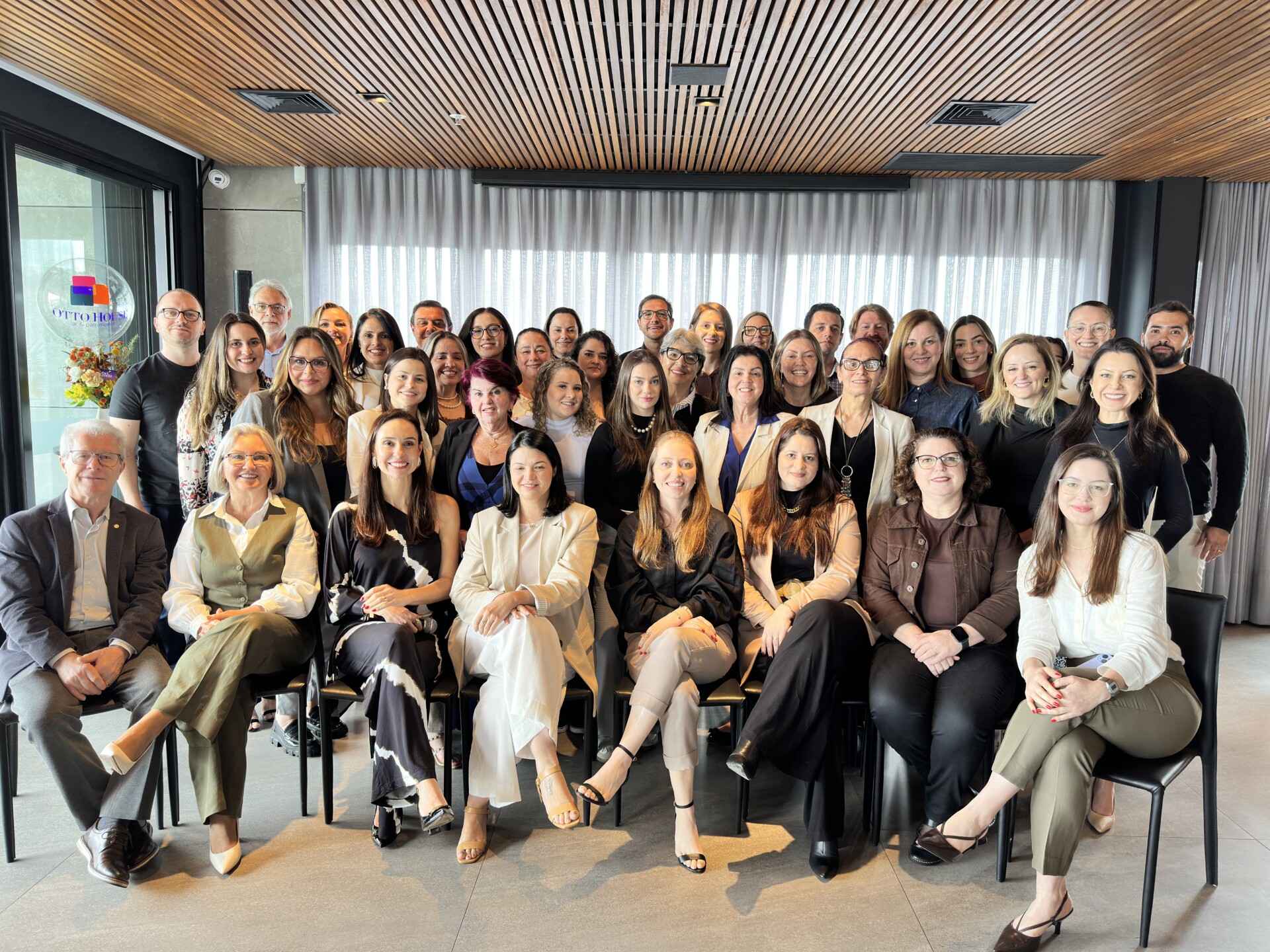 Mulher usando notebook